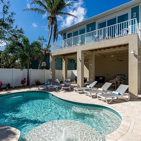New 4Br Oasis: Walk To Beach, Pool, Pet-Friendly!
